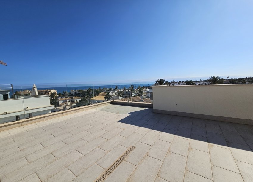 Resale - Villa / House - Orihuela Costa - La Zenia