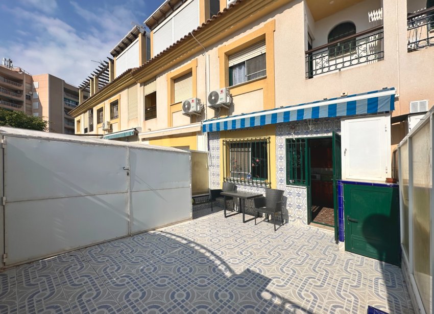 Resale - Villa / House - Orihuela Costa - La Zenia