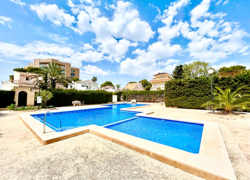 Resale - Villa / House - Orihuela Costa - La Zenia