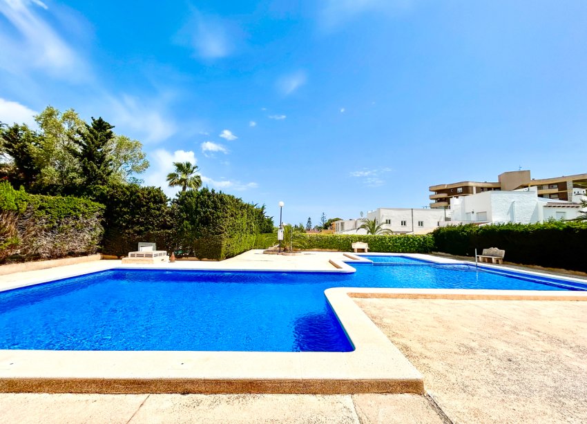 Resale - Villa / House - Orihuela Costa - La Zenia