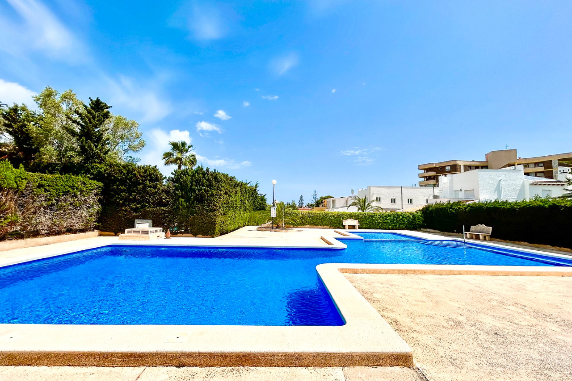 Resale - Villa / House - Orihuela Costa - La Zenia