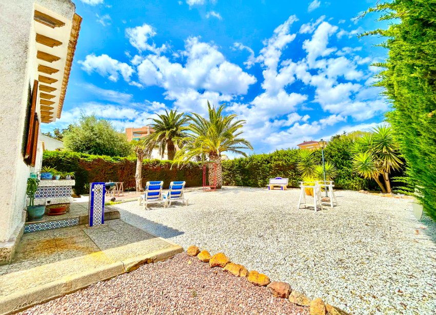 Resale - Villa / House - Orihuela Costa - La Zenia