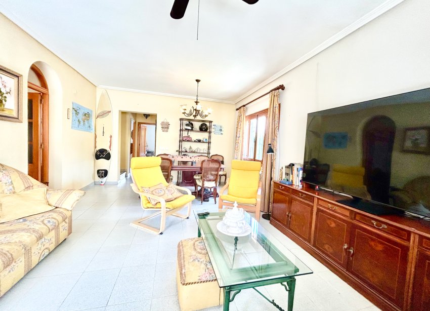 Resale - Villa / House - Orihuela Costa - La Zenia