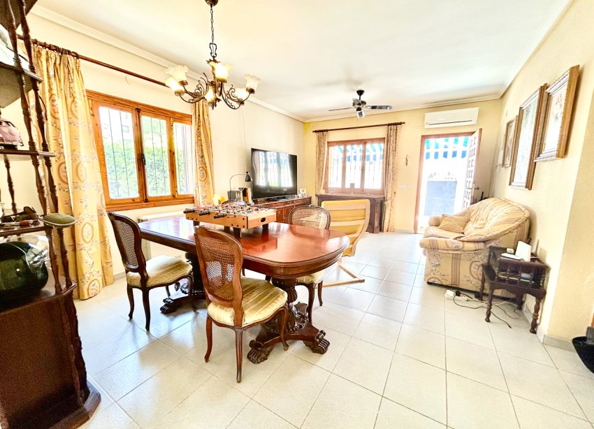 Resale - Villa / House - Orihuela Costa - La Zenia