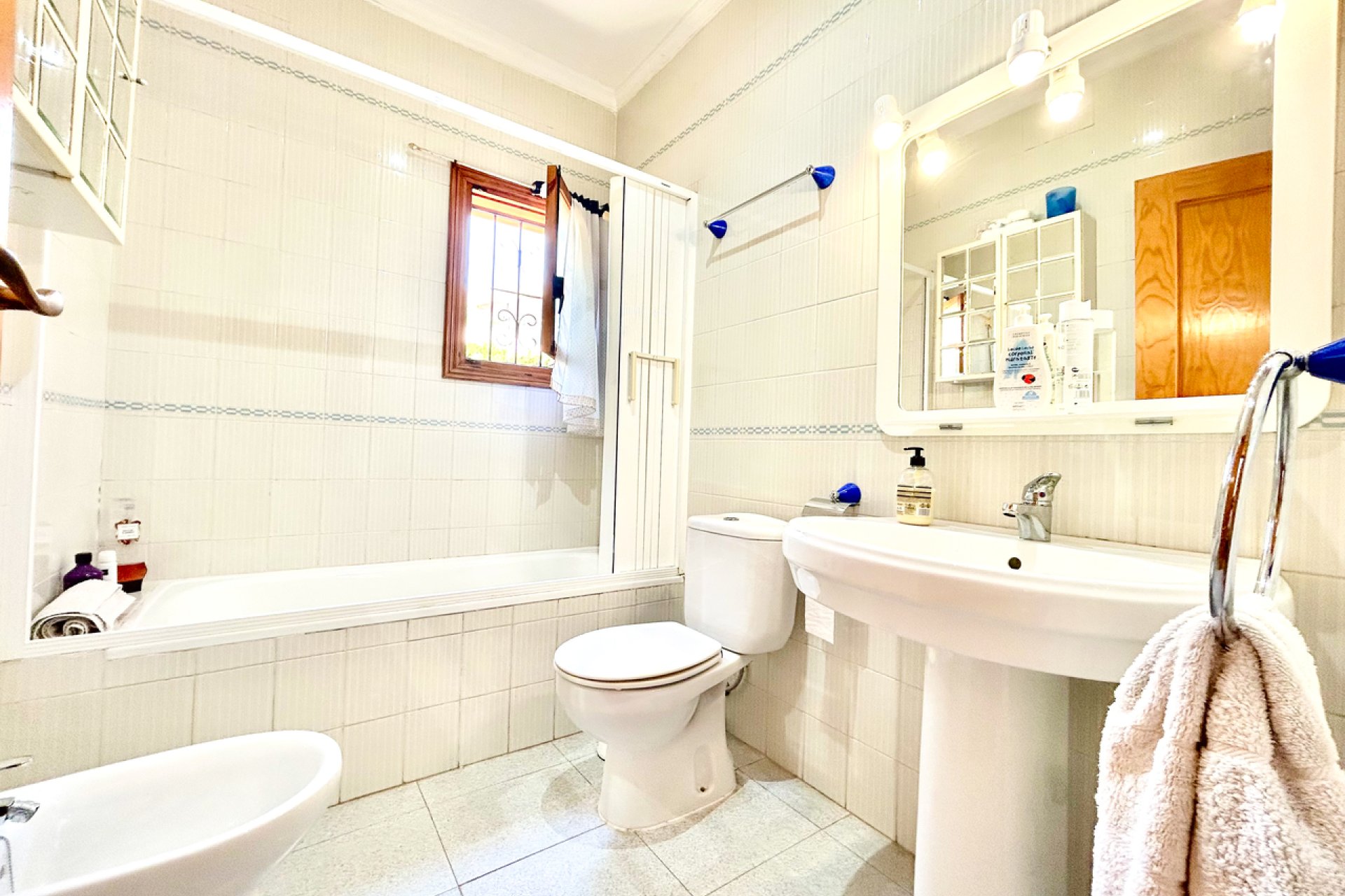Resale - Villa / House - Orihuela Costa - La Zenia