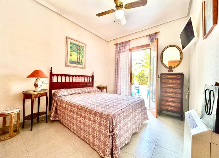 Resale - Villa / House - Orihuela Costa - La Zenia