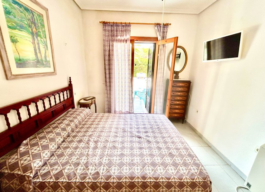 Resale - Villa / House - Orihuela Costa - La Zenia