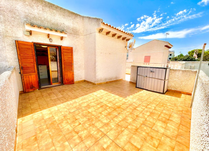 Resale - Villa / House - Orihuela Costa - La Zenia