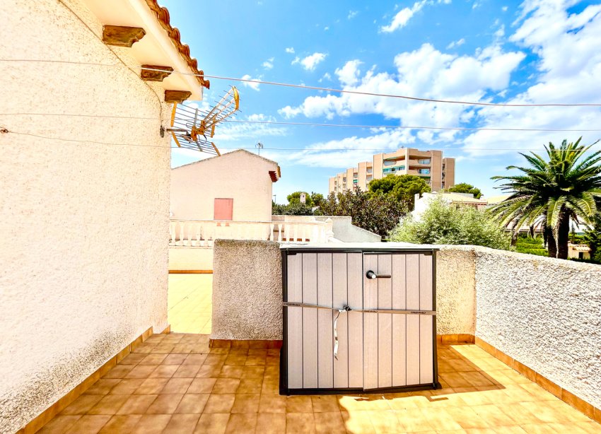 Resale - Villa / House - Orihuela Costa - La Zenia