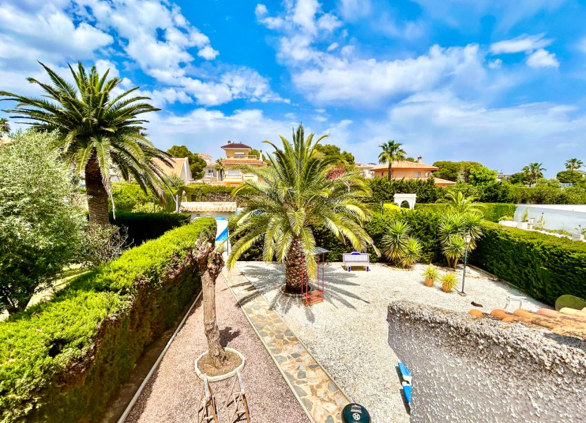 Resale - Villa / House - Orihuela Costa - La Zenia