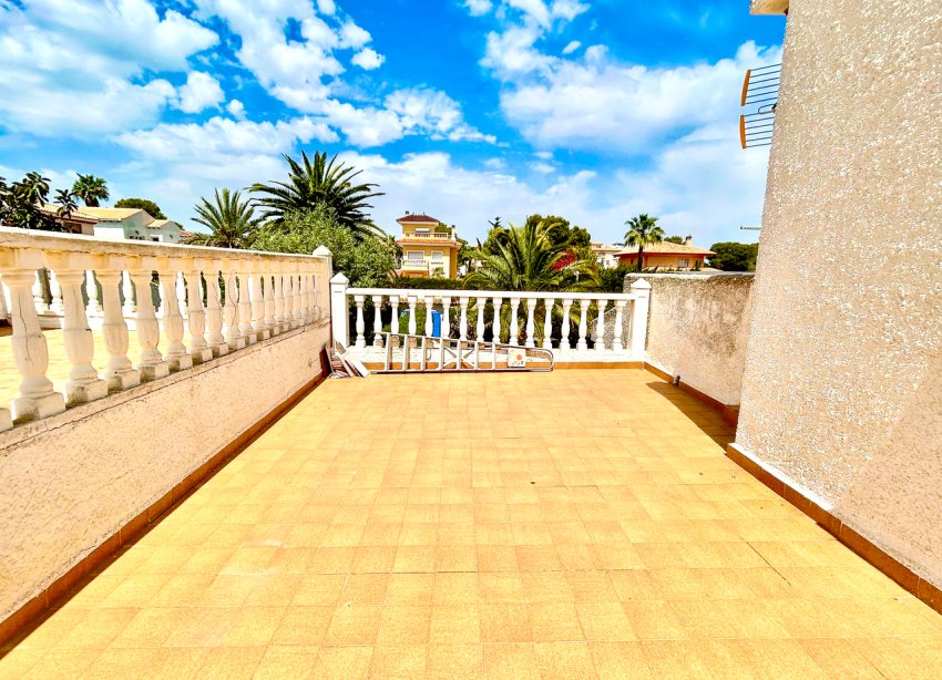 Resale - Villa / House - Orihuela Costa - La Zenia