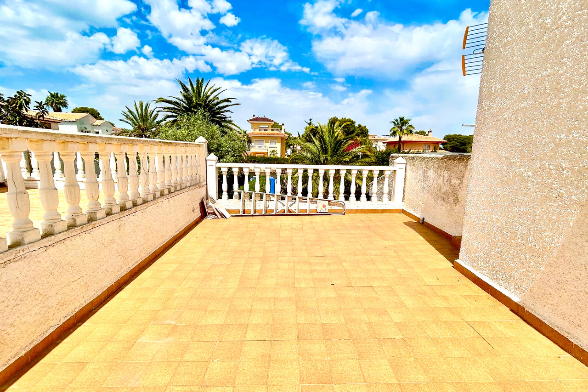 Resale - Villa / House - Orihuela Costa - La Zenia