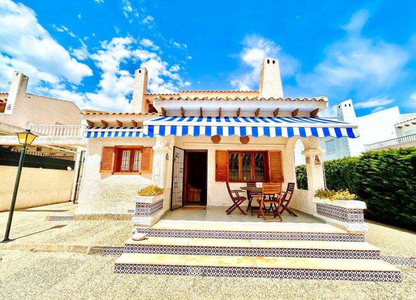 Resale - Villa / House - Orihuela Costa - La Zenia