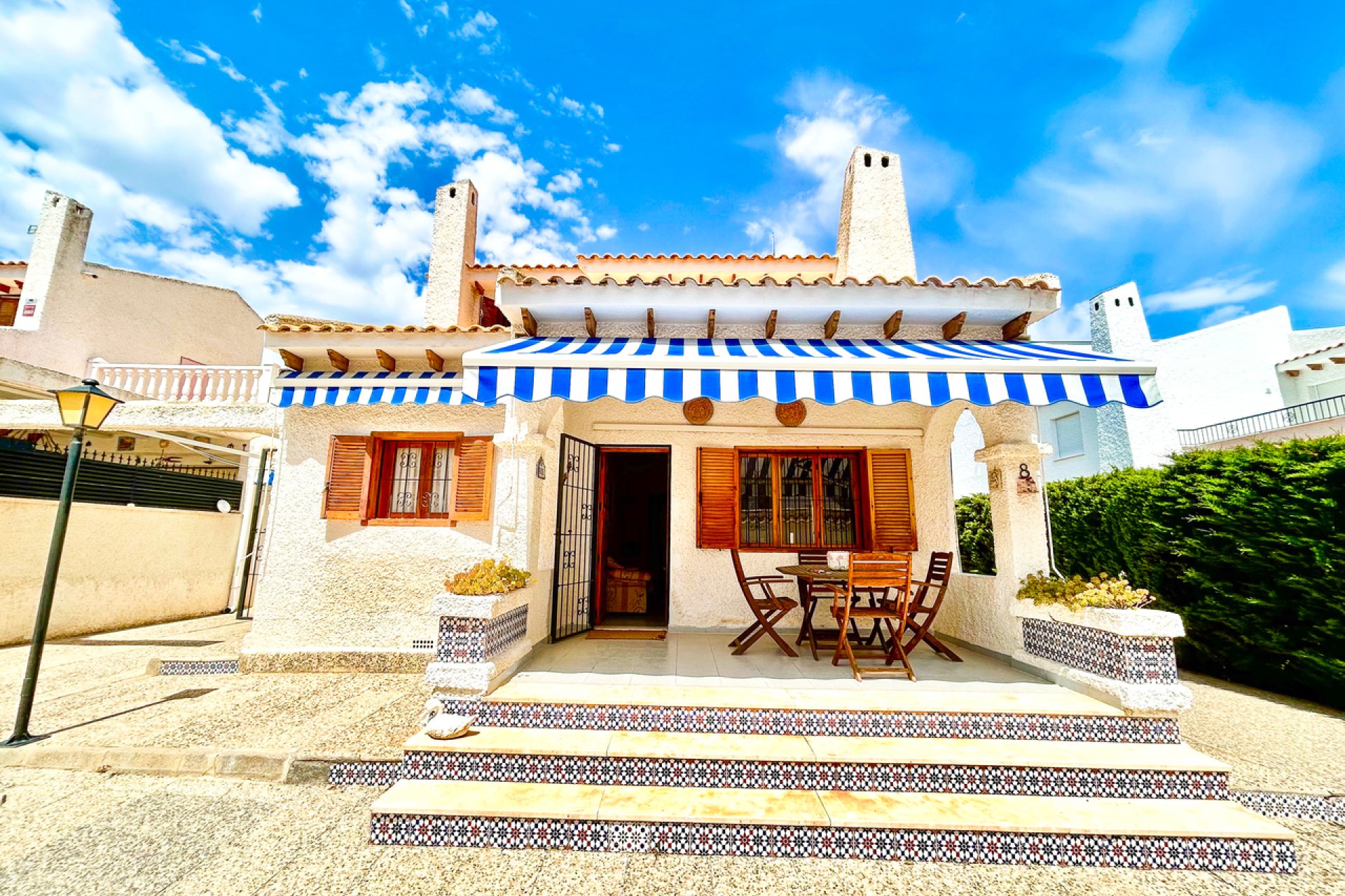 Resale - Villa / House - Orihuela Costa - La Zenia