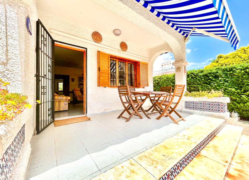 Resale - Villa / House - Orihuela Costa - La Zenia
