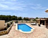 Resale - Villa / House - Orihuela Costa - La Zenia