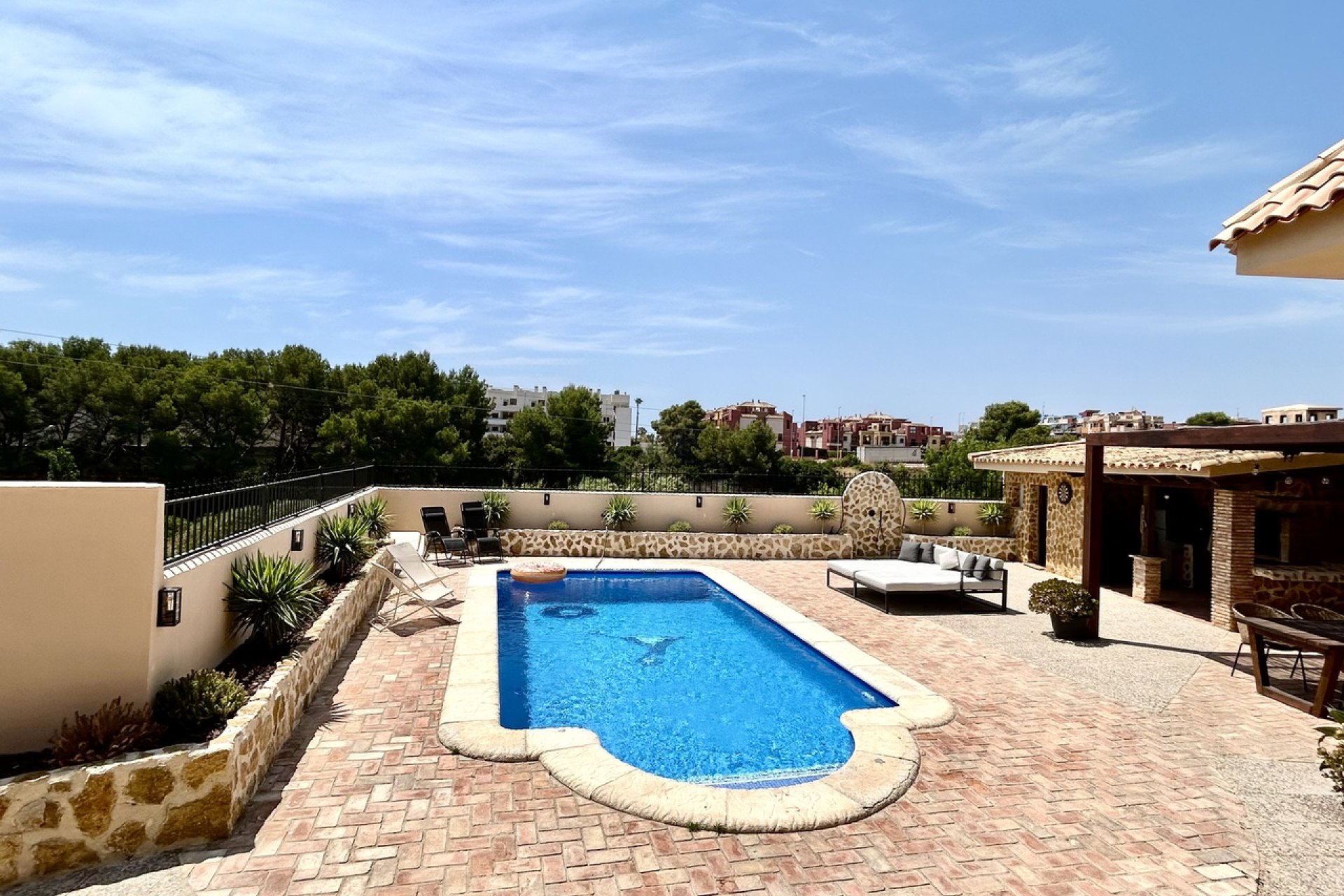 Resale - Villa / House - Orihuela Costa - La Zenia