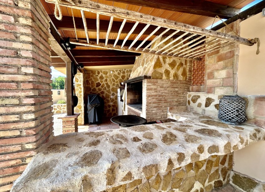 Resale - Villa / House - Orihuela Costa - La Zenia