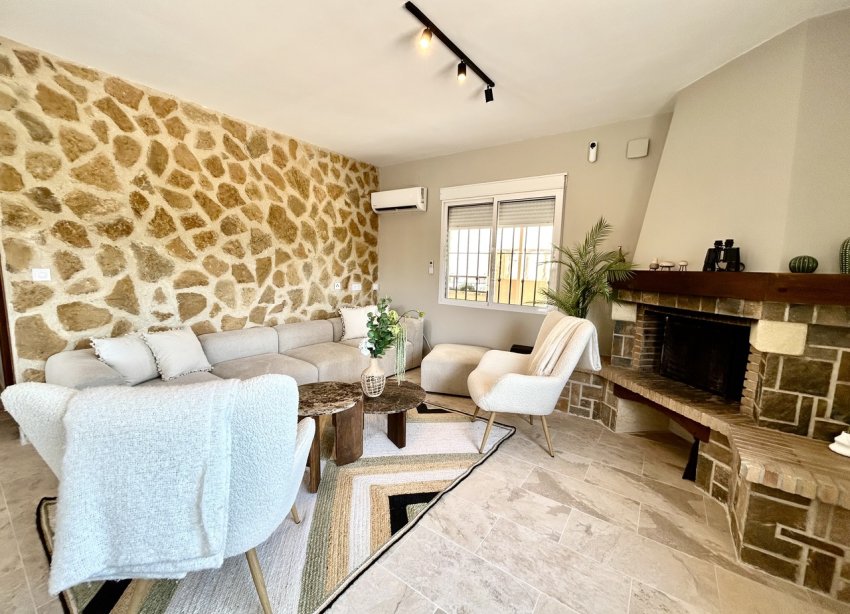 Resale - Villa / House - Orihuela Costa - La Zenia