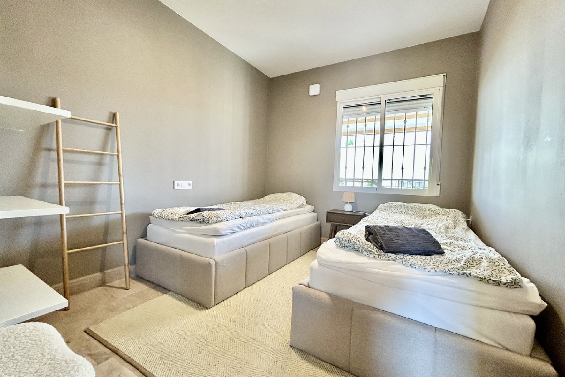 Resale - Villa / House - Orihuela Costa - La Zenia