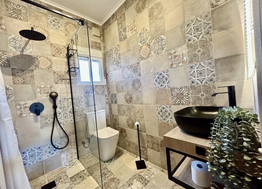 Resale - Villa / House - Orihuela Costa - La Zenia