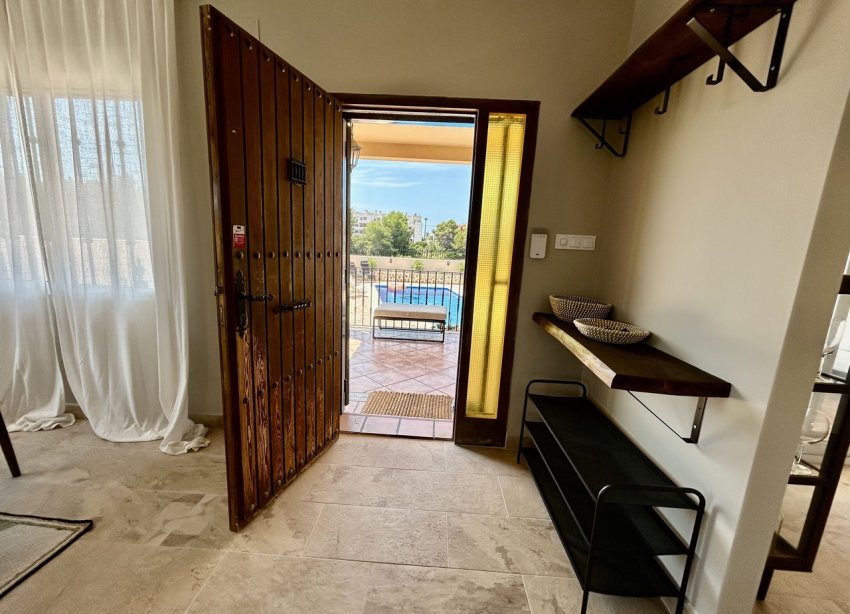 Resale - Villa / House - Orihuela Costa - La Zenia