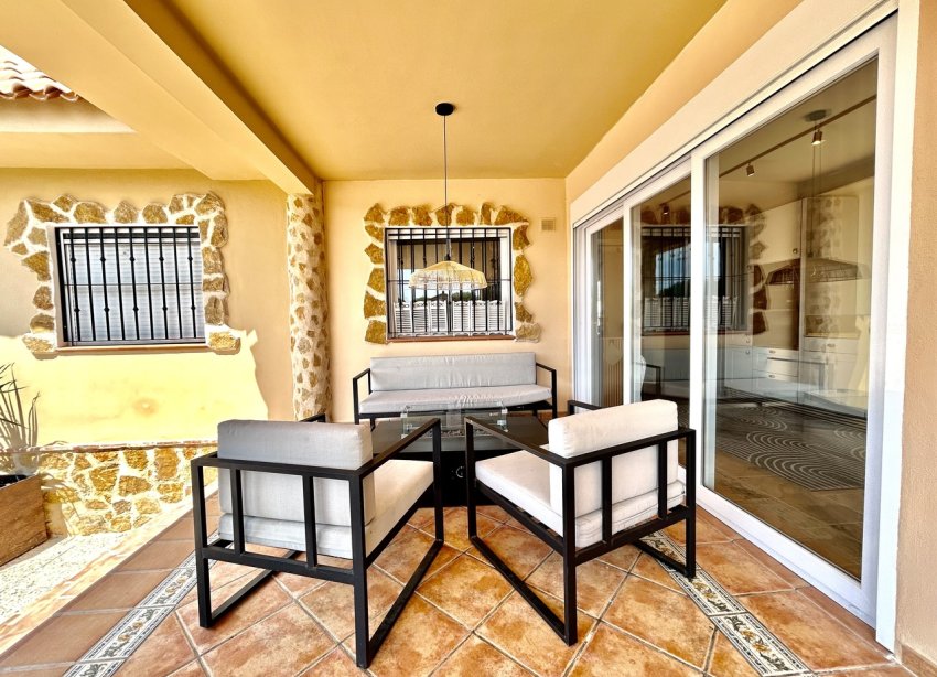 Resale - Villa / House - Orihuela Costa - La Zenia