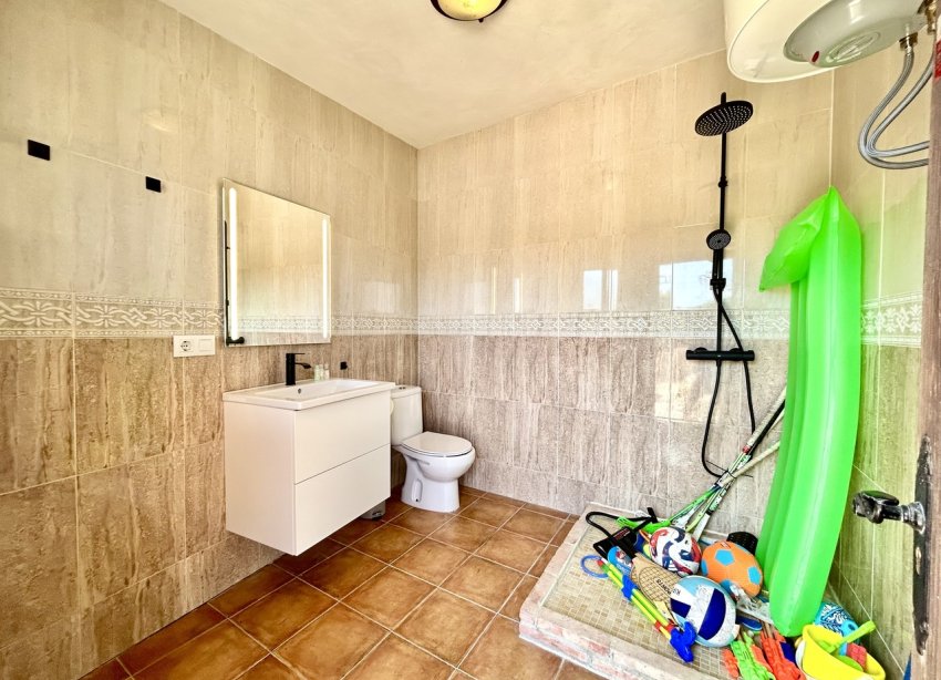 Resale - Villa / House - Orihuela Costa - La Zenia