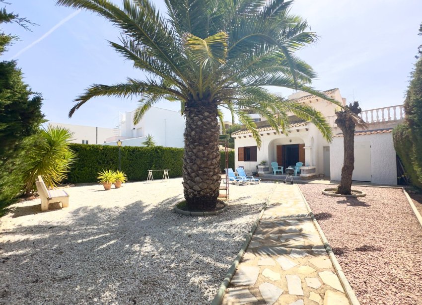 Resale - Villa / House - Orihuela Costa - La Zenia