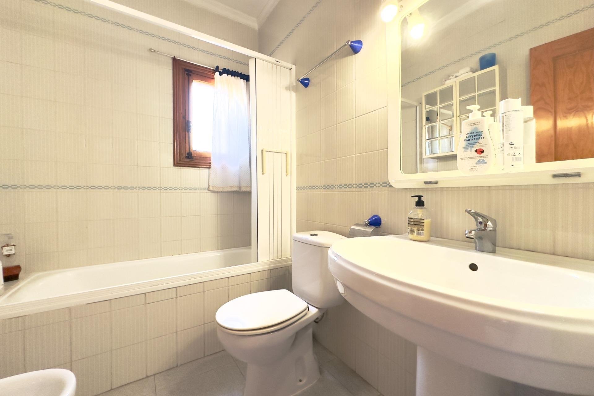 Resale - Villa / House - Orihuela Costa - La Zenia