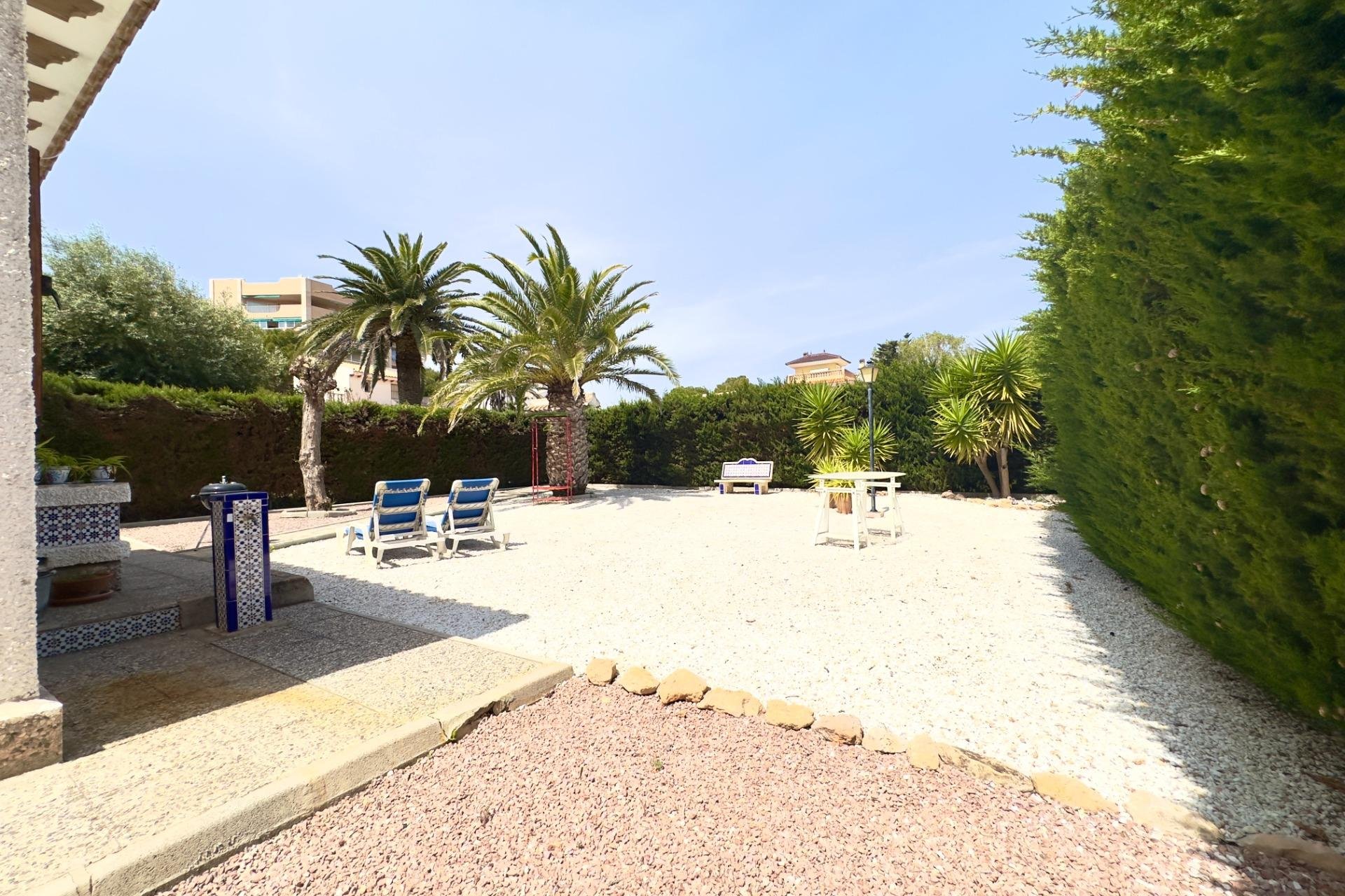 Resale - Villa / House - Orihuela Costa - La Zenia