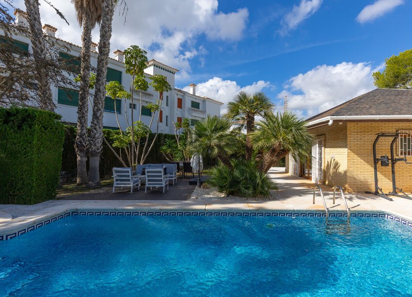 Resale - Villa / House - Orihuela Costa - Las Filipinas
