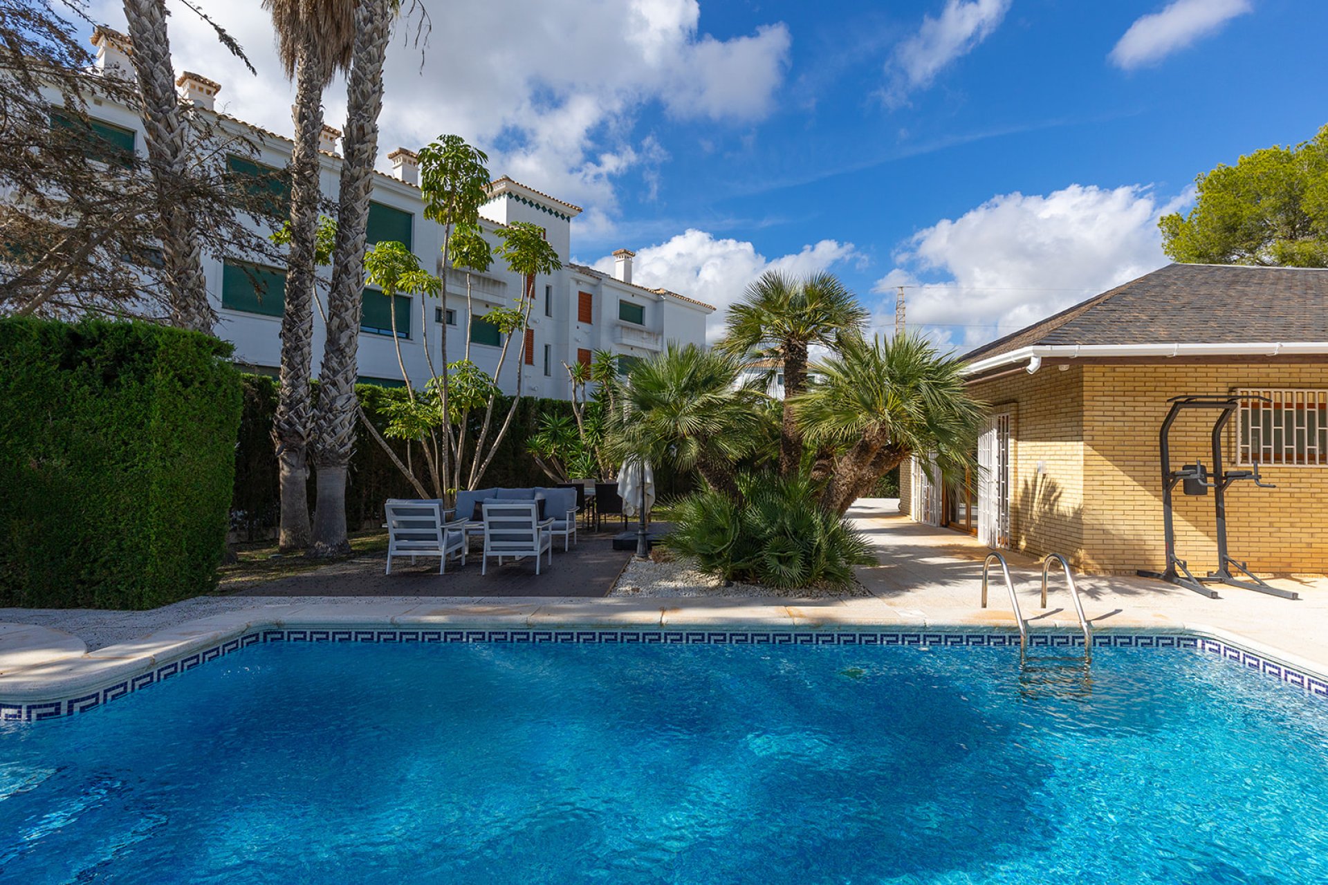 Resale - Villa / House - Orihuela Costa - Las Filipinas