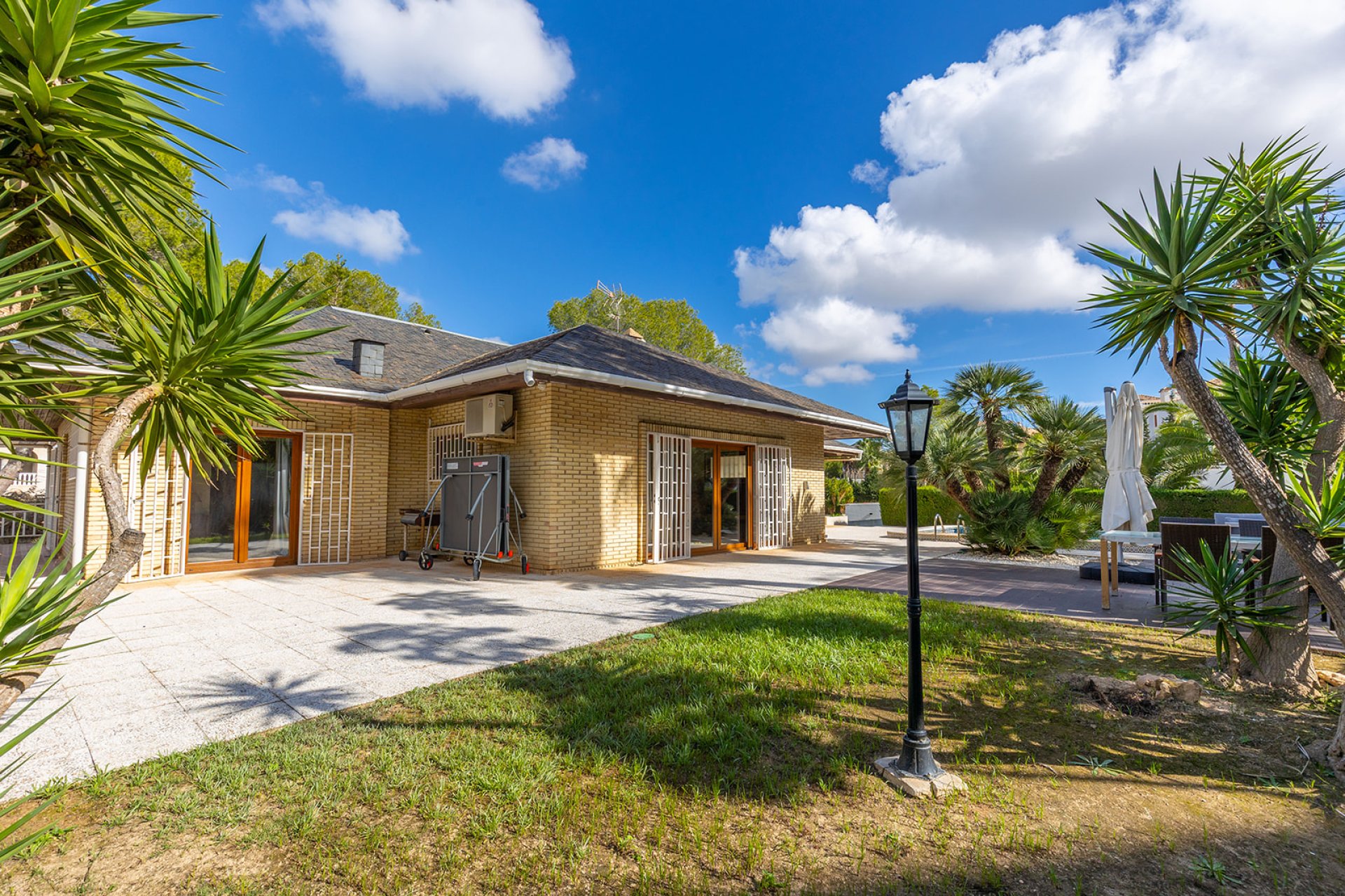 Resale - Villa / House - Orihuela Costa - Las Filipinas