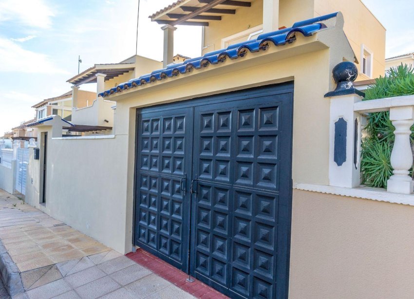Resale - Villa / House - Orihuela Costa - Las Filipinas