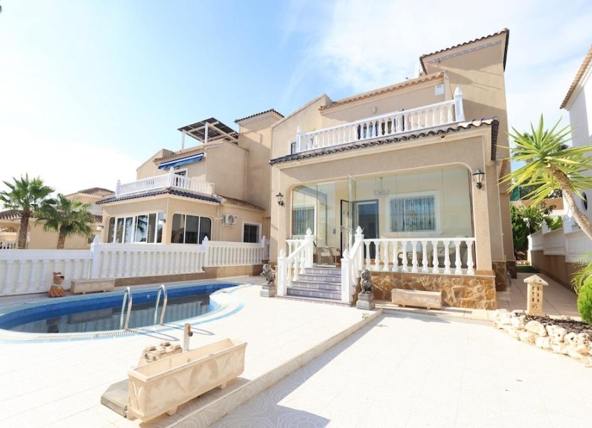 Resale - Villa / House - Orihuela Costa - Las Filipinas
