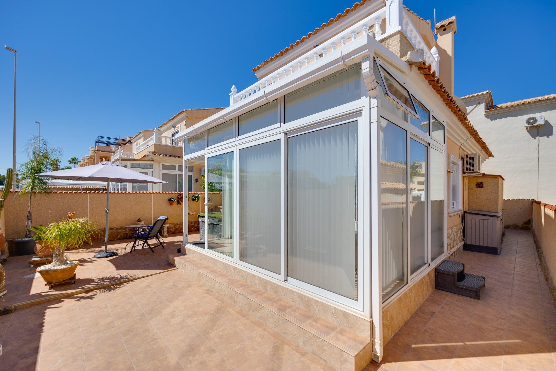 Resale - Villa / House - Orihuela Costa - Lomas de Don Juan