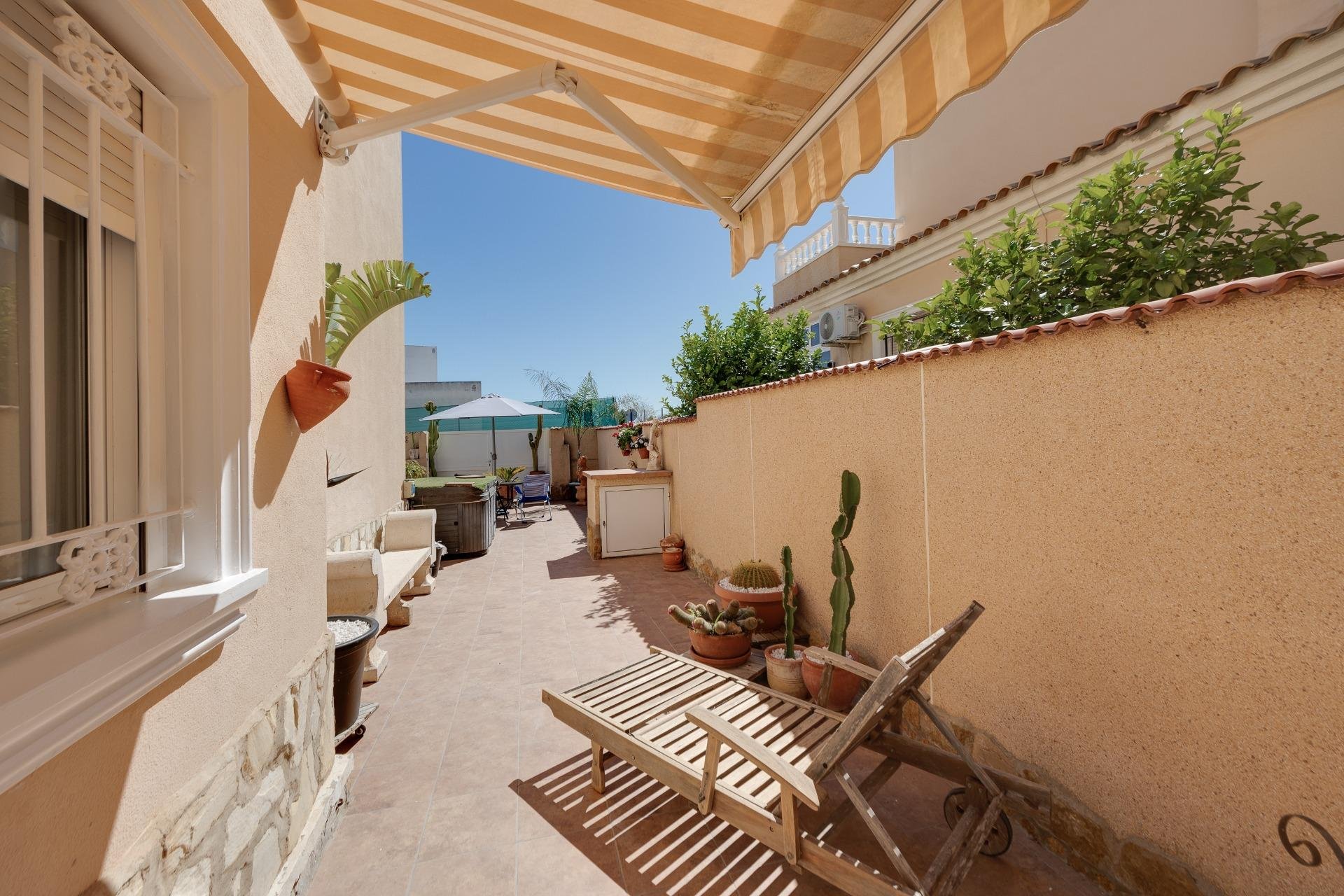 Resale - Villa / House - Orihuela Costa - Lomas de Don Juan