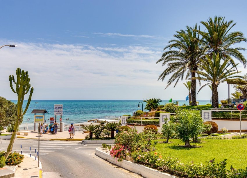 Resale - Villa / House - Orihuela Costa - Lomas de Don Juan