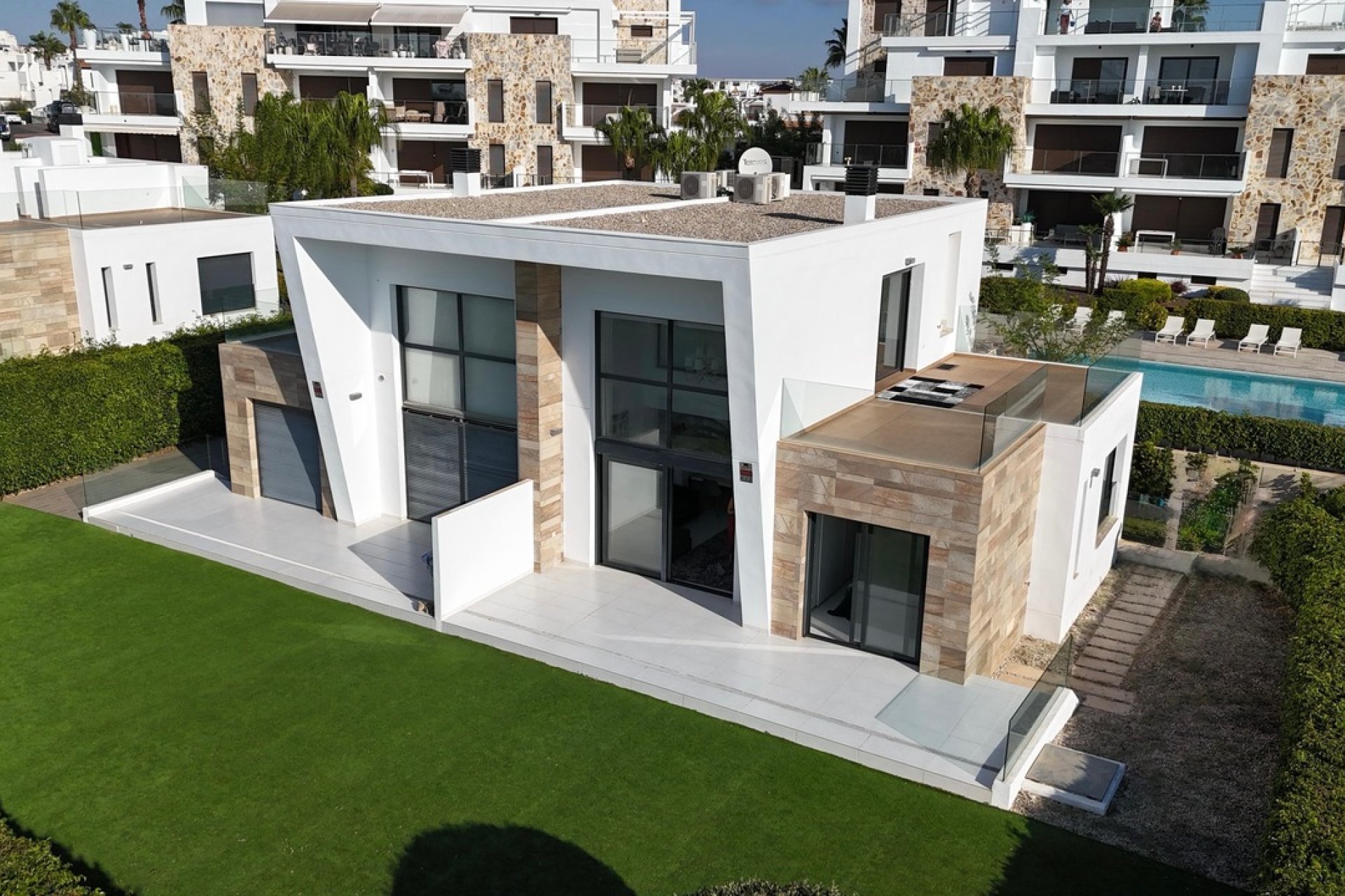 Resale - Villa / House - Orihuela Costa - Los Dolses