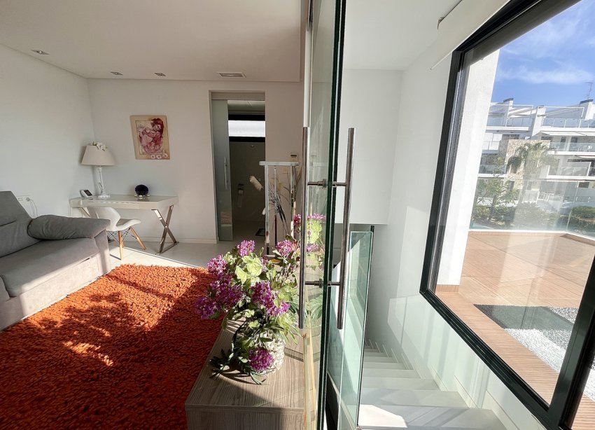 Resale - Villa / House - Orihuela Costa - Los Dolses