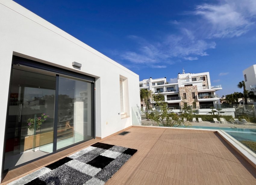 Resale - Villa / House - Orihuela Costa - Los Dolses