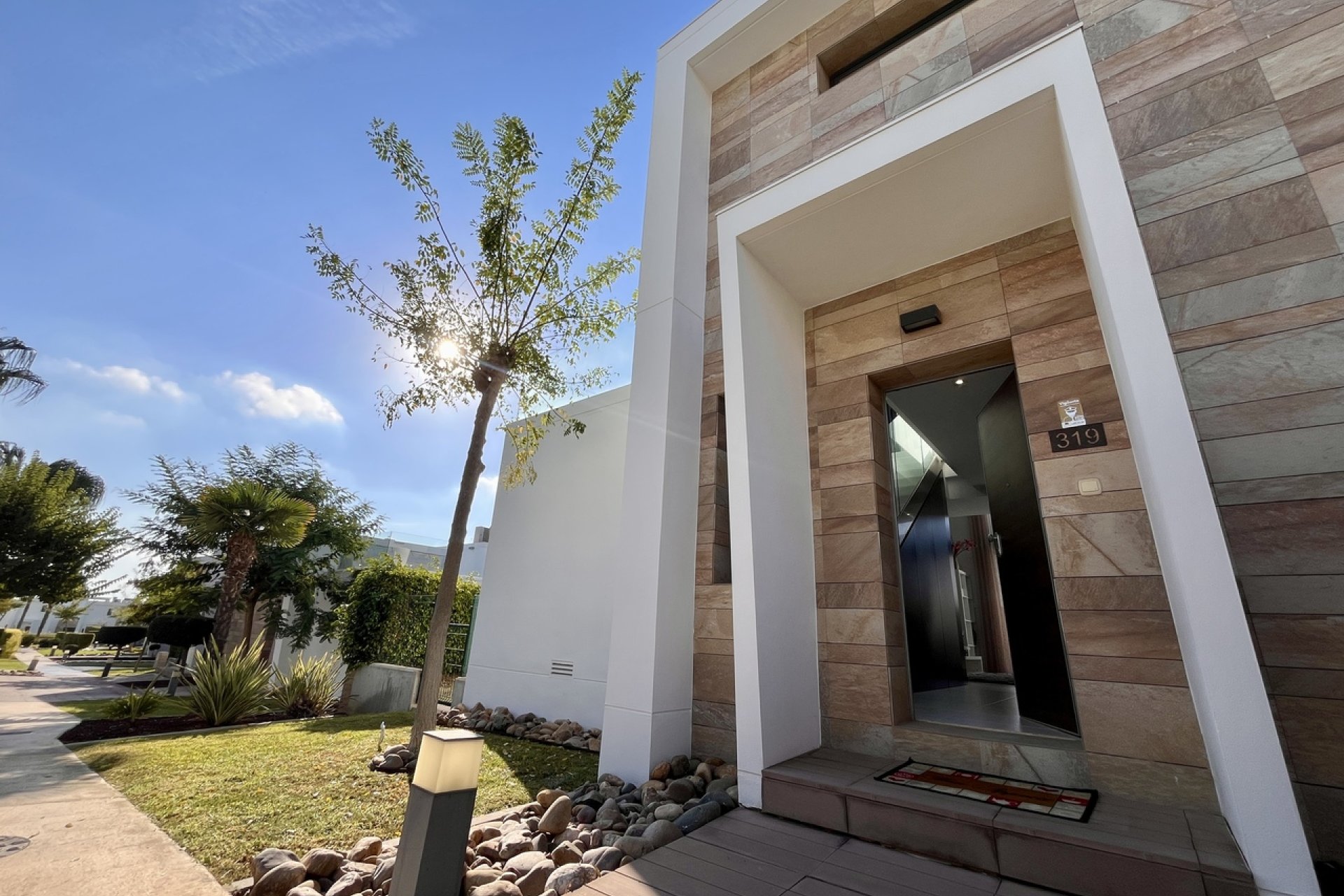 Resale - Villa / House - Orihuela Costa - Los Dolses