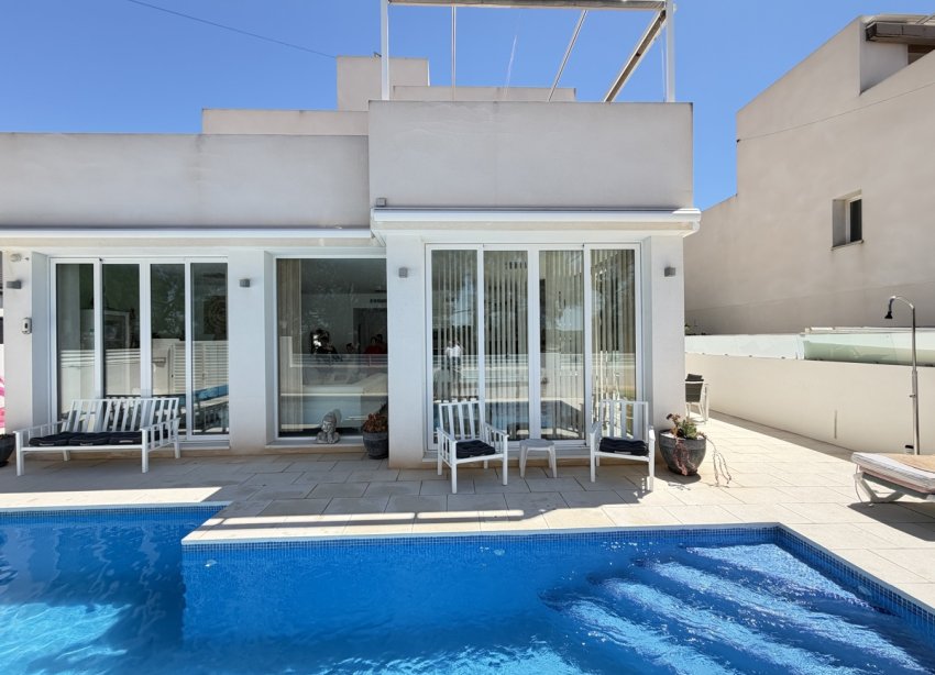 Resale - Villa / House - Orihuela Costa - Mil Palmeras