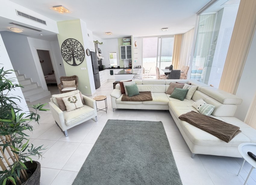 Resale - Villa / House - Orihuela Costa - Mil Palmeras