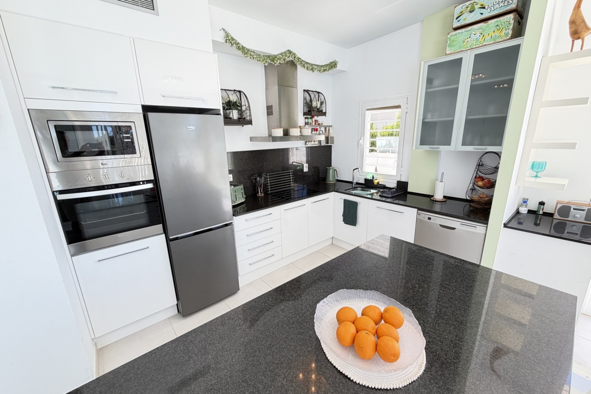 Resale - Villa / House - Orihuela Costa - Mil Palmeras
