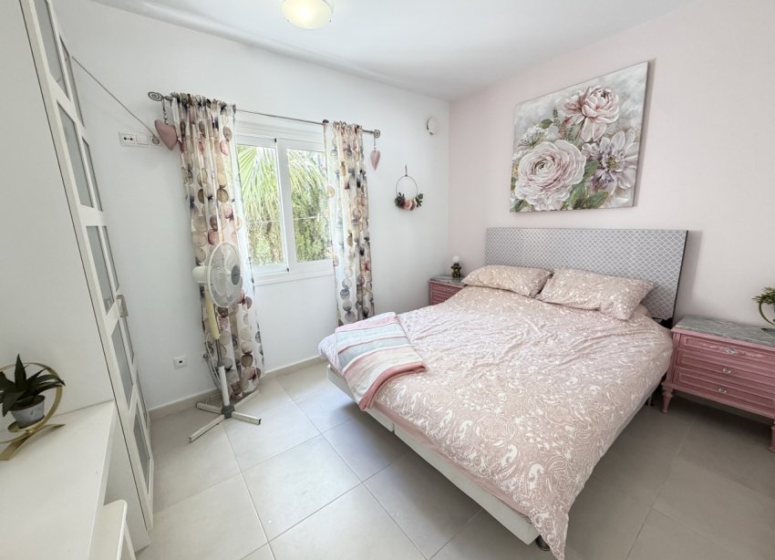 Resale - Villa / House - Orihuela Costa - Mil Palmeras