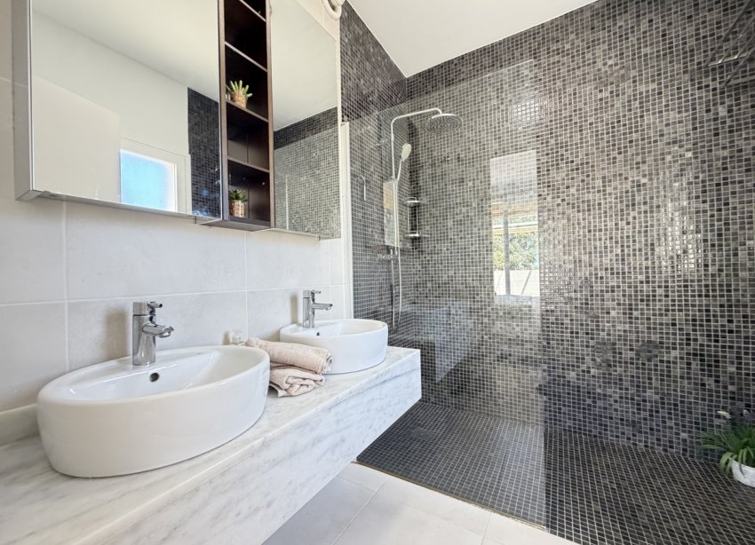 Resale - Villa / House - Orihuela Costa - Mil Palmeras