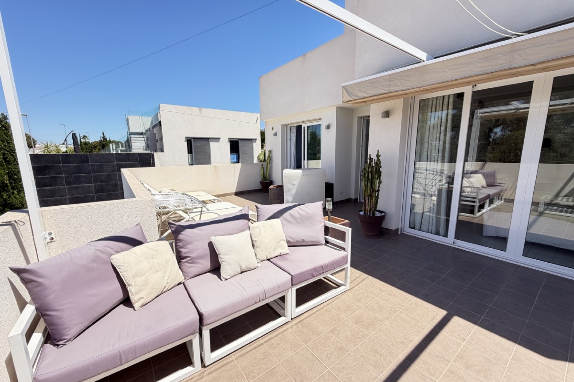 Resale - Villa / House - Orihuela Costa - Mil Palmeras