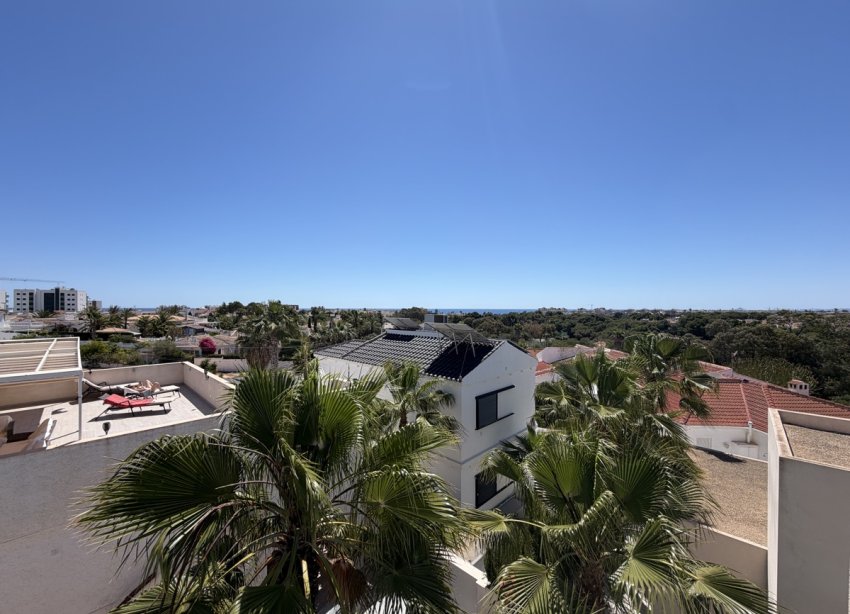 Resale - Villa / House - Orihuela Costa - Mil Palmeras